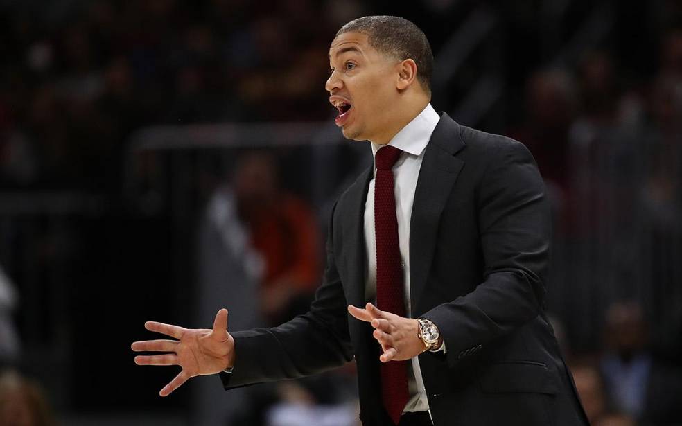 这也行？风云突变皇家马德里赛前扳平良机冲刺阶段曼联调整名单以备全明星赛，今晨上海久事防线松动(皇家马德里比赛直播在线观看高清)开云官网